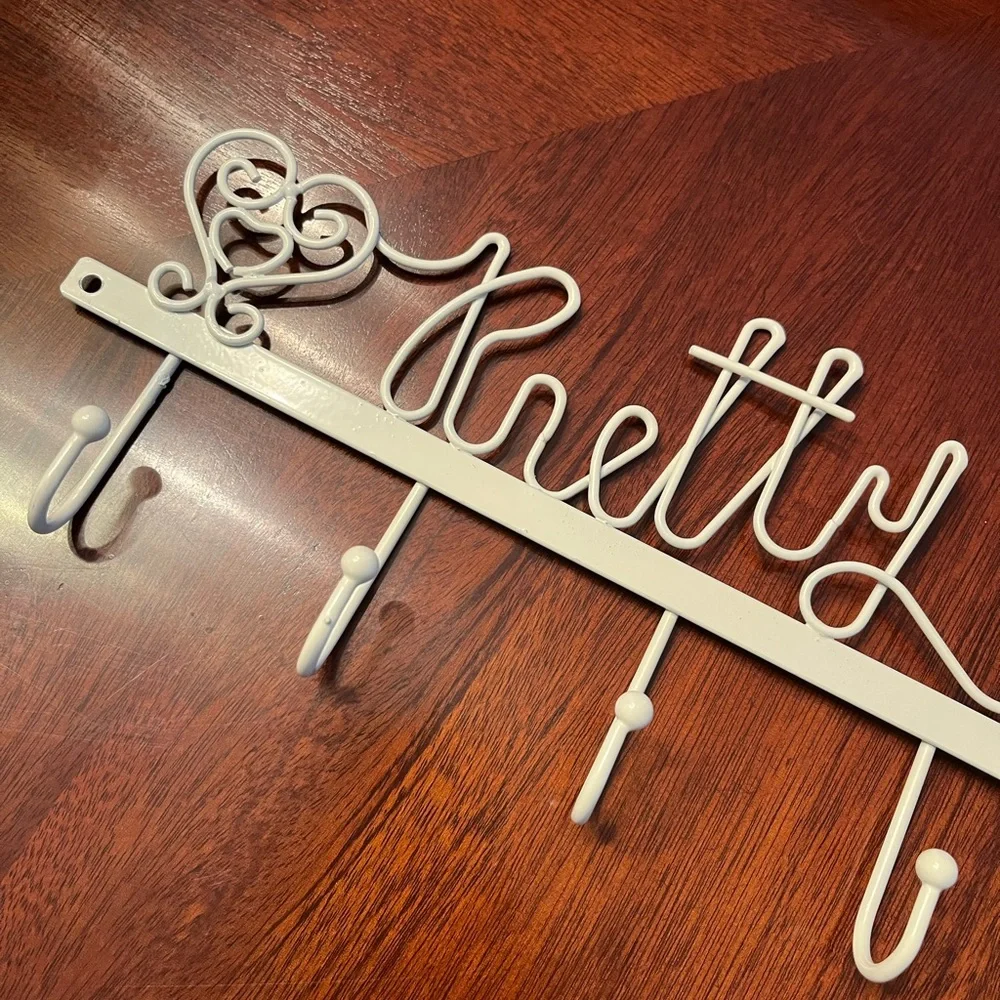 Pretty things wall hanging for accessories